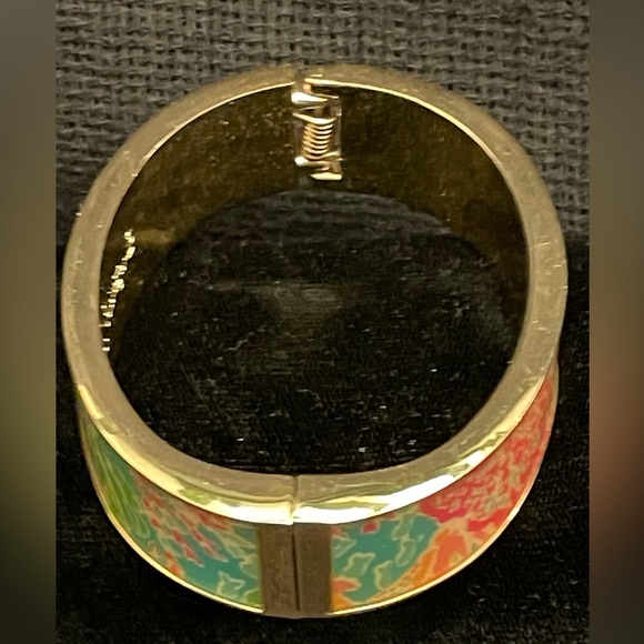 LILY PULITZER HINGED CUFF GOLD TONE BRACELET SIGNED! - Picture 8 of 9